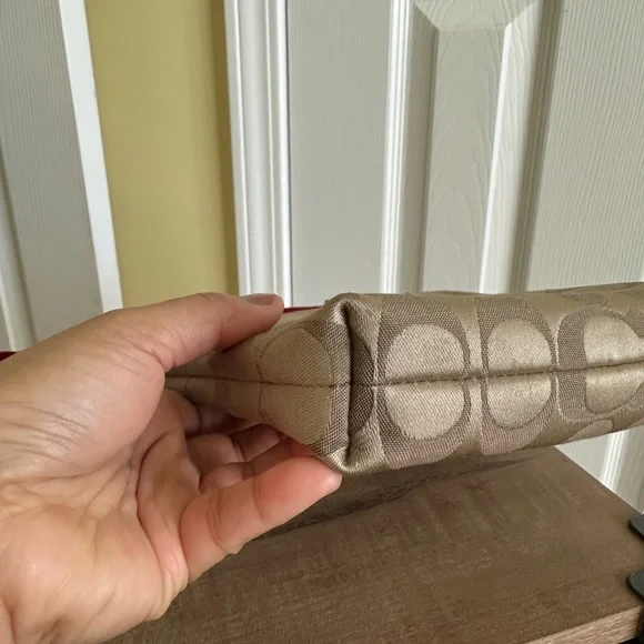 #6. Coach Daisy Sateen Signature Khaki & Red Crossbody Bag, Excellent Condition - Picture 11 of 15